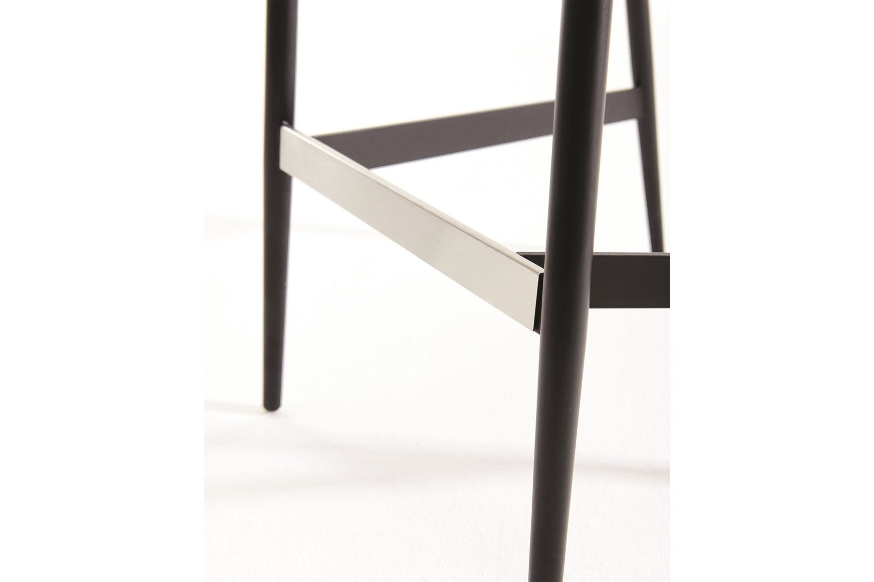 nena stool_ip06